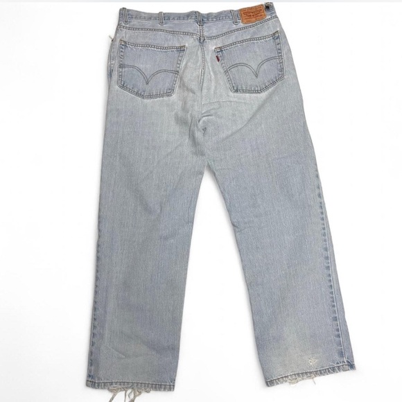 Vintage Levi's Men's 550 Classic Light Blue Relaxed Jeans - Picture 4 of 12